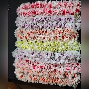 7 medium carnation Hawaiian lei